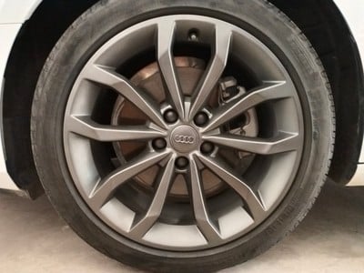 Automobilių ratų dažymo rinkinys su nuimamamu filmu, skirtas ratų spalvos keitimui, rankinis ir savarankiškas purškimas