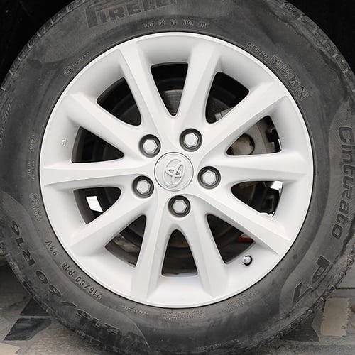 Automobilių ratų dažymo rinkinys su nuimamamu filmu, skirtas ratų spalvos keitimui, rankinis ir savarankiškas purškimas