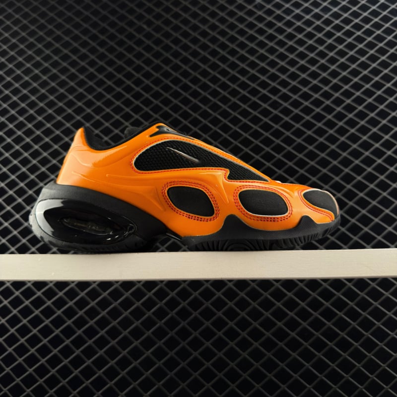 Futócipő légpárnás, vastag talppal a magasság növeléséhez, légáteresztő hálós felsőrész, fűzős záródás, uniszex