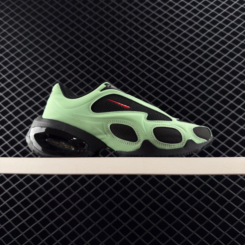 Futócipő légpárnás, vastag talppal a magasság növeléséhez, légáteresztő hálós felsőrész, fűzős záródás, uniszex