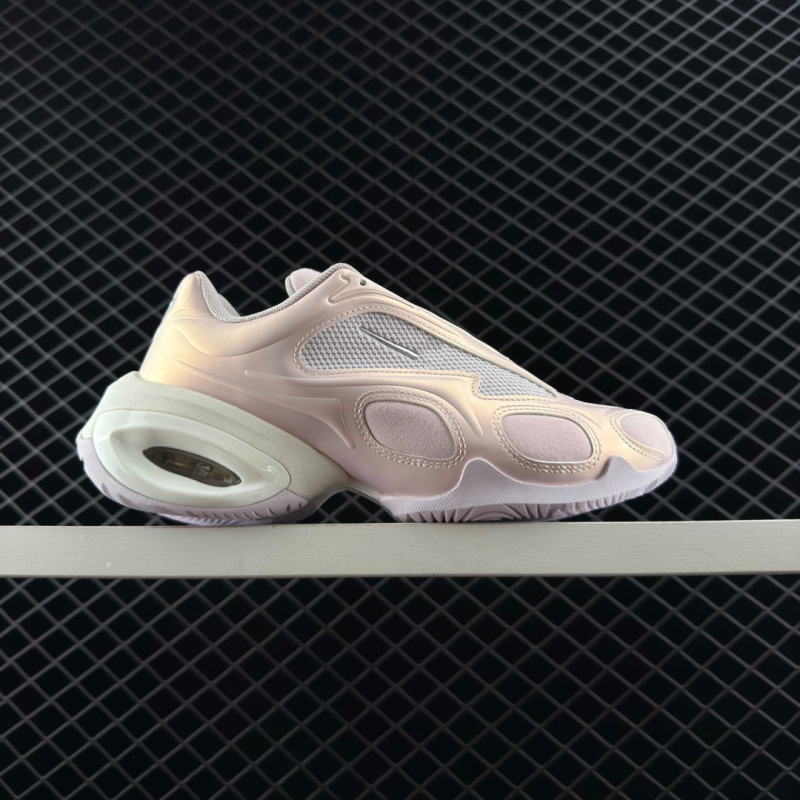 Futócipő légpárnás, vastag talppal a magasság növeléséhez, légáteresztő hálós felsőrész, fűzős záródás, uniszex