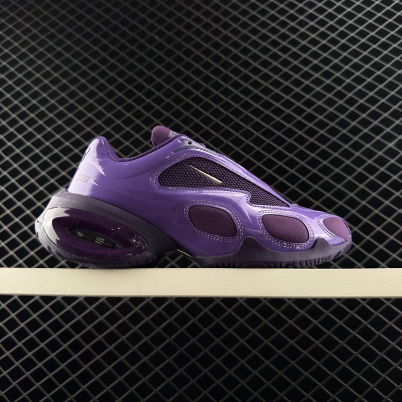 Futócipő légpárnás, vastag talppal a magasság növeléséhez, légáteresztő hálós felsőrész, fűzős záródás, uniszex