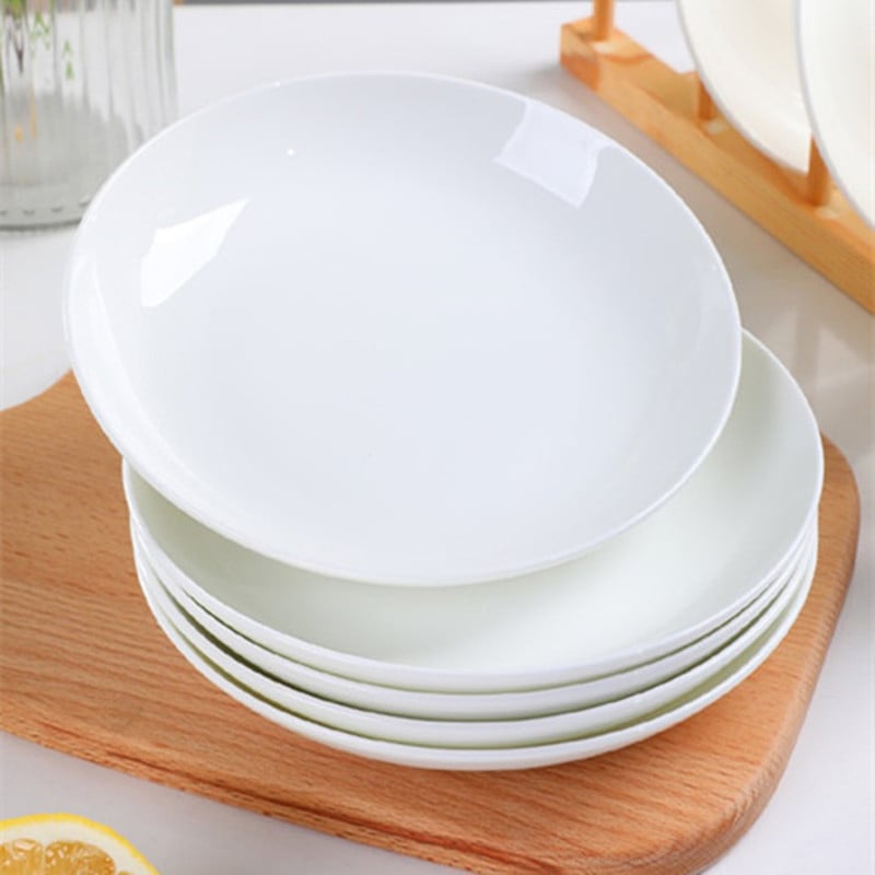 Porcelanski set tanjura, okrugli oblik, moderni minimalistički stil, pogodna za mikrovalnu, glazirana površina.