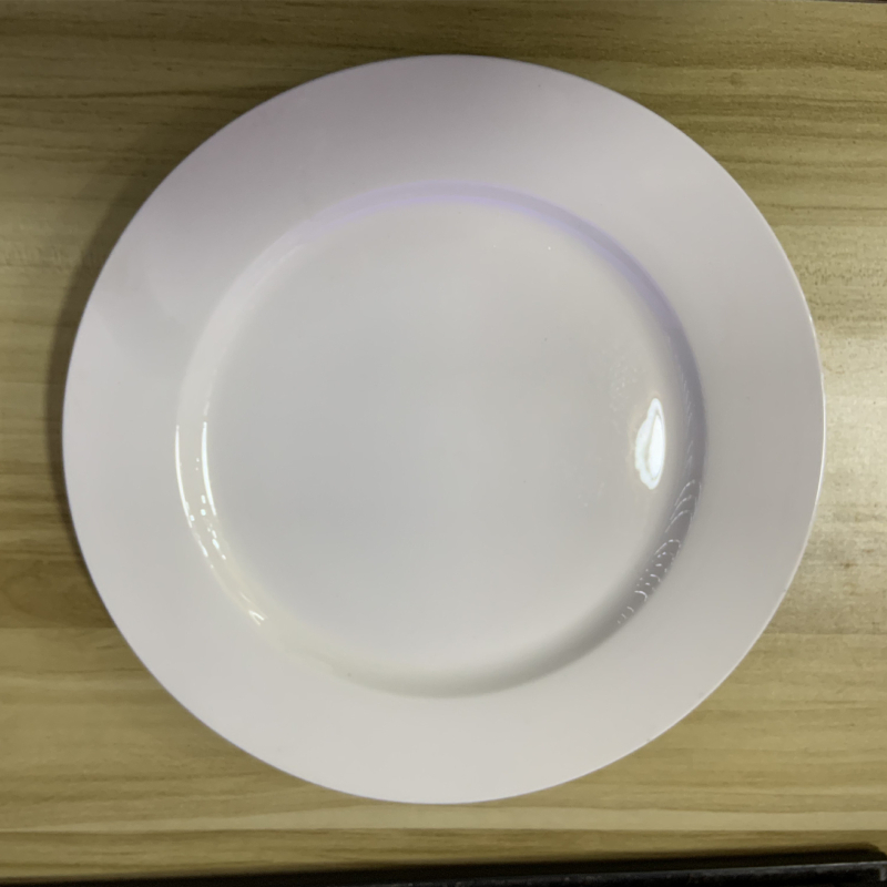 Porcelanski set tanjura, okrugli oblik, moderni minimalistički stil, pogodna za mikrovalnu, glazirana površina.