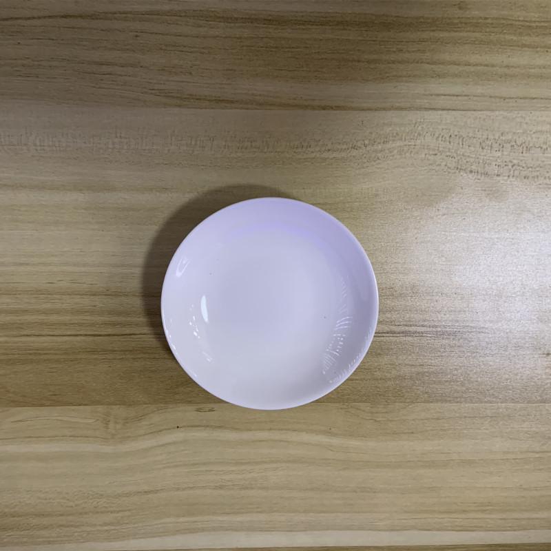 Porcelanski set tanjura, okrugli oblik, moderni minimalistički stil, pogodna za mikrovalnu, glazirana površina.