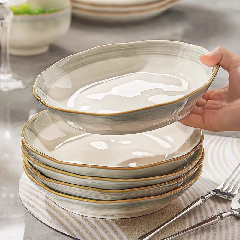 Πλατύ πιάτο πορσελάνης, τετράγωνο σχήμα, υπό γλάσο φινίρισμα, μονοχρωματικό μοτίβο, κατάλληλο για φούρνο μικροκυμάτων