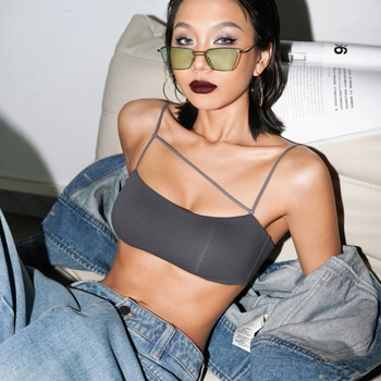 Tube-top бюстгъртър с тънки чашки, найлонова материя, фиксирани двойни презрамки, задно закопчаване с три реда куки, събиране и опора