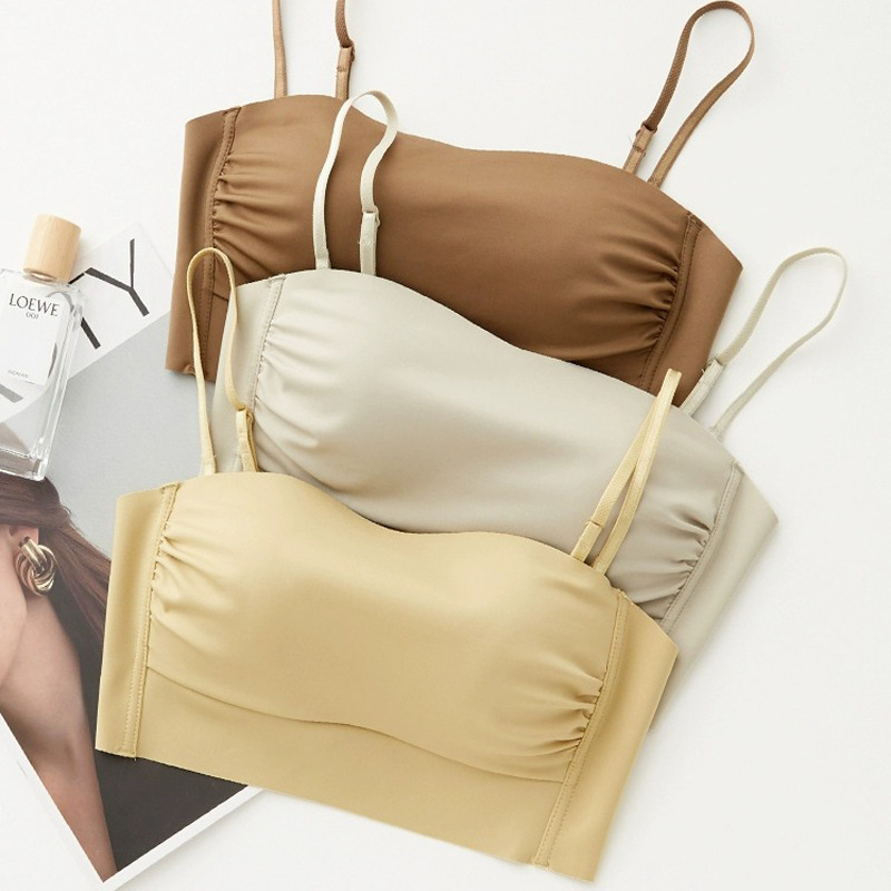 Sutien fara bretele, cu snur reglabil, respirabil si confortabil; material principal: nylon; captuseala din bumbac 30–50%; cupe subtiri turnate; inchidere spate cu doua catarame