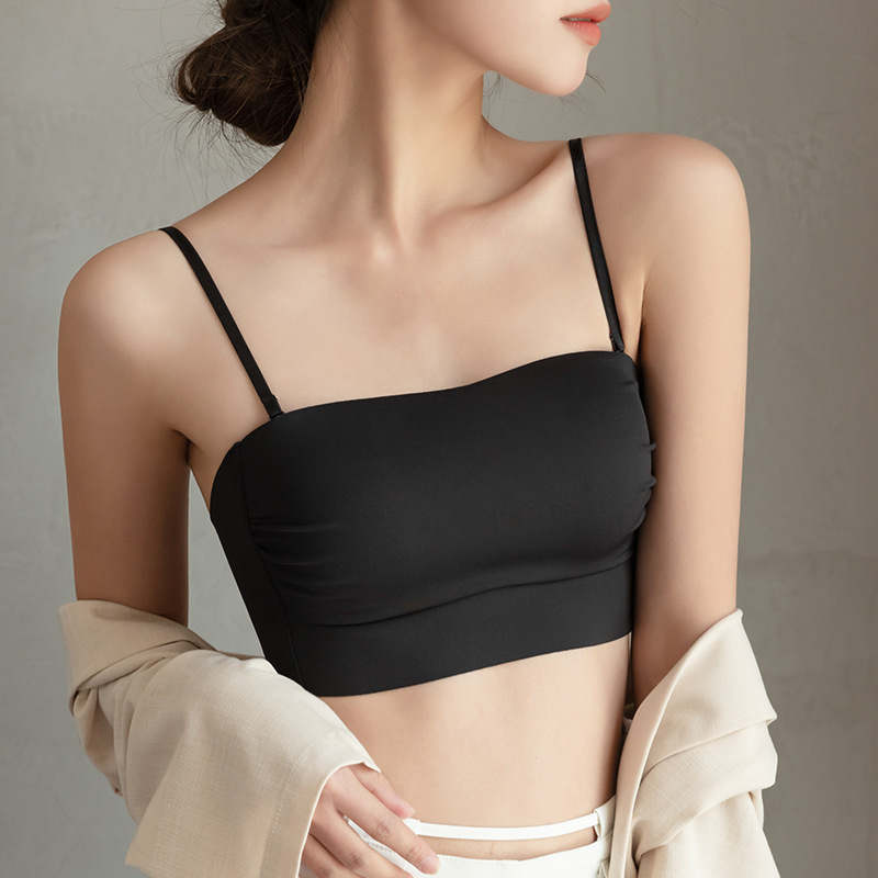 Sutien fara bretele, cu snur reglabil, respirabil si confortabil; material principal: nylon; captuseala din bumbac 30–50%; cupe subtiri turnate; inchidere spate cu doua catarame