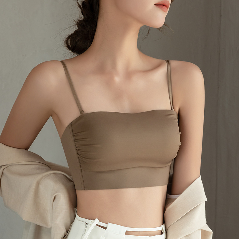 Sutien fara bretele, cu snur reglabil, respirabil si confortabil; material principal: nylon; captuseala din bumbac 30–50%; cupe subtiri turnate; inchidere spate cu doua catarame