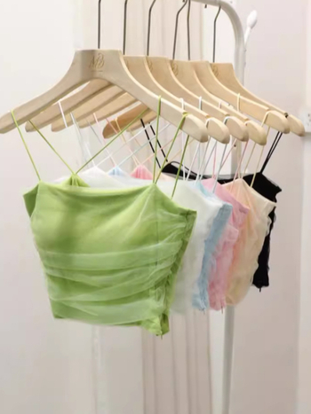 Čipkované sieťové tielko s vložkou na prsiach, tyl okolo hrudníka, štíhla silueta, Letná sezóna