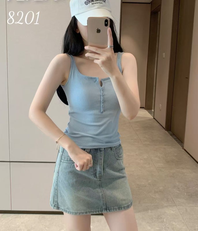 Rayon camisole top – brusirana tkanina, uski kroj, gumb dizajn, dvostruke naramenice, duljina do pasa, jesen-zima 2025