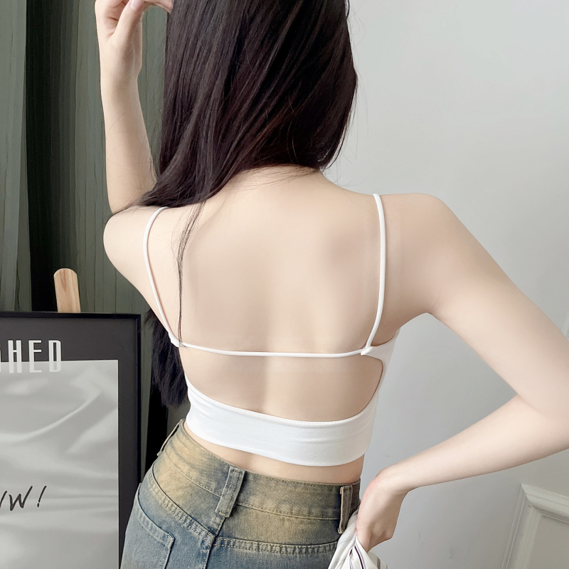 Bezrameni crop top s oblikovanim košaricama, pamuk 90–95%, otvoren leđa, 3/4 košarice, ljeto 2024