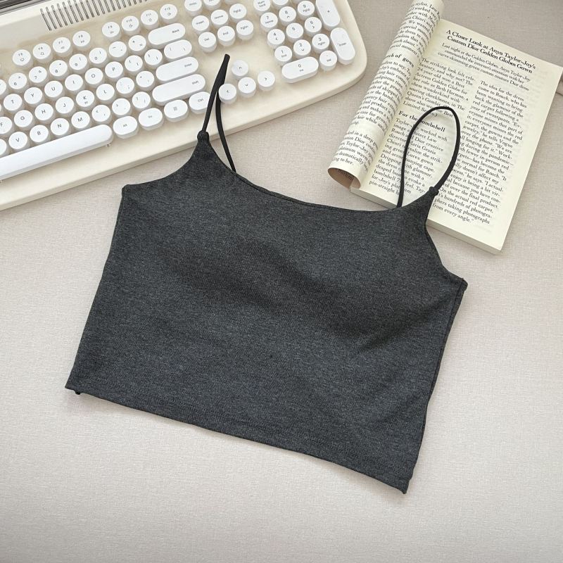 Bezrameni crop top s oblikovanim košaricama, pamuk 90–95%, otvoren leđa, 3/4 košarice, ljeto 2024