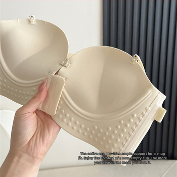 Be petnešėlių liemenėlė su priekinė užsegimo sagtimi, su storomis formuojamomis taurėmis, nuimamos dvigubos petnešėlės, nematomas