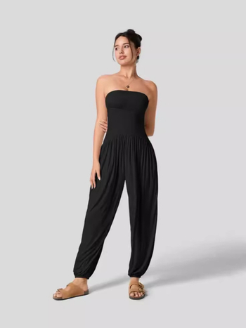 Γυναικείος αμάνικος ολόσωμος jumpsuit με ψηλή μέση, τσέπες και πιέτες