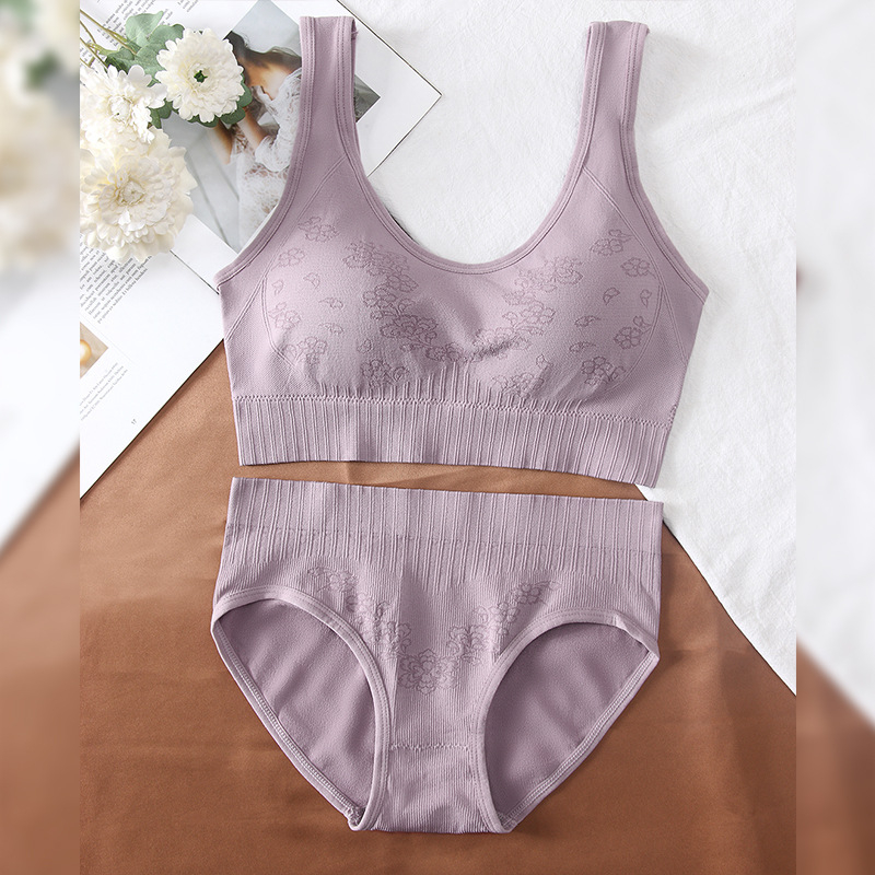 Pluszméretű vezeték nélküli melltartó U-alakú hátsóval, varrat nélküli, párnázott kosarakkal