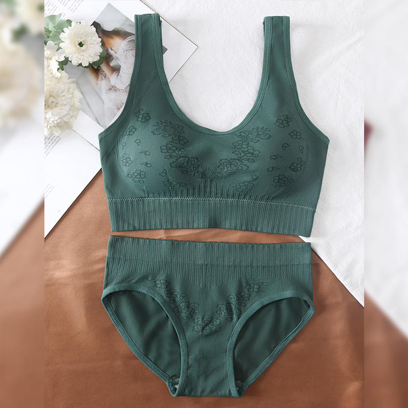 Pluszméretű vezeték nélküli melltartó U-alakú hátsóval, varrat nélküli, párnázott kosarakkal