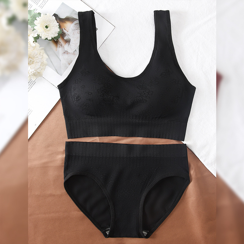 Pluszméretű vezeték nélküli melltartó U-alakú hátsóval, varrat nélküli, párnázott kosarakkal