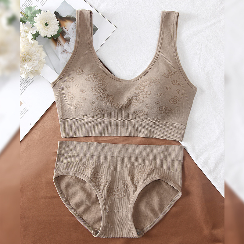 Pluszméretű vezeték nélküli melltartó U-alakú hátsóval, varrat nélküli, párnázott kosarakkal