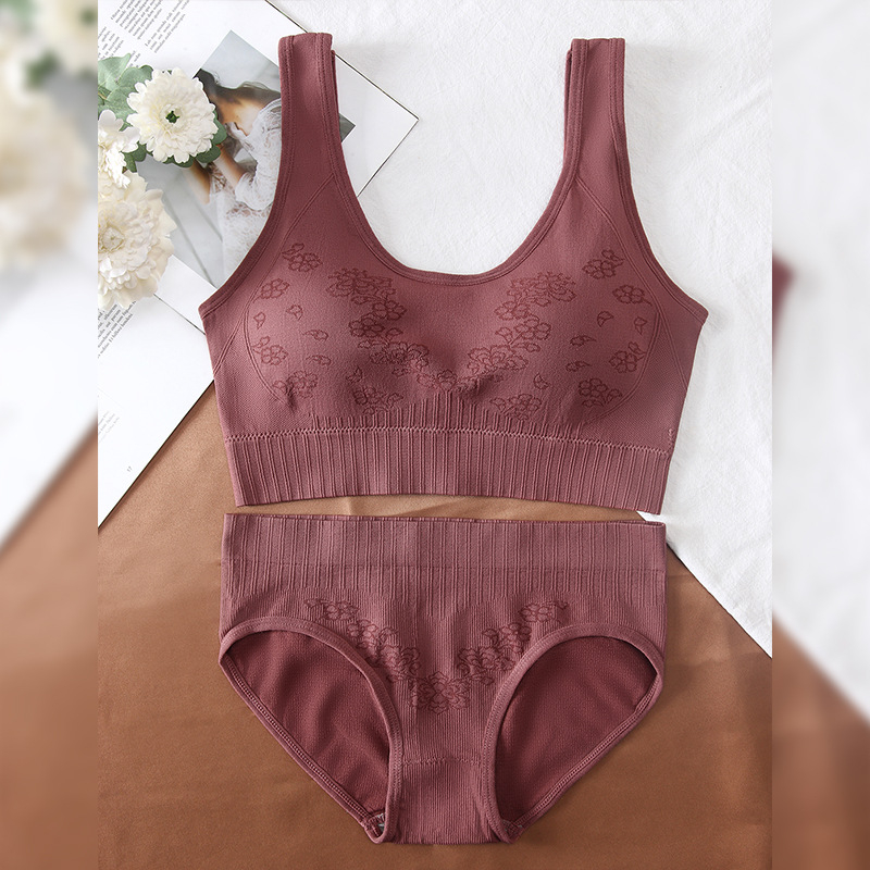 Pluszméretű vezeték nélküli melltartó U-alakú hátsóval, varrat nélküli, párnázott kosarakkal