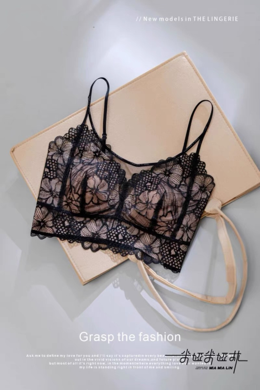 Ziedu mežģīņu triādas formas krūšturis, ultra plāni veidoti kausi, neilona audums, poliesteris pildījums, fiksēti kokvilnas plecu sargi