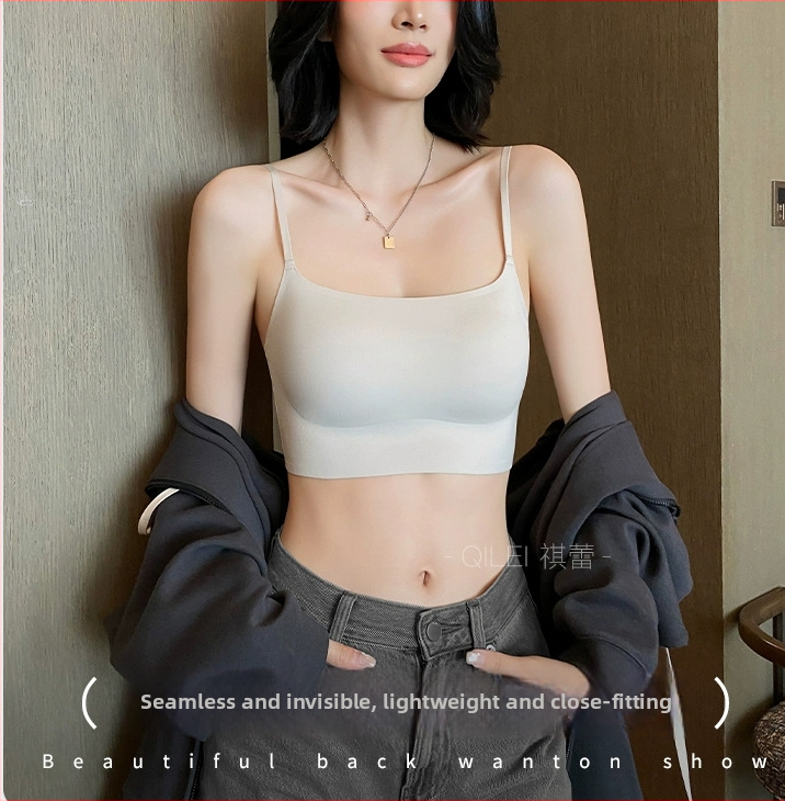 Grudnjak u stilu vest, bezšivan, s 3/4 košaricama, tankim oblikovanim čašicama, čvrste naramenice, stražnje kopčanje s tri reda kopči