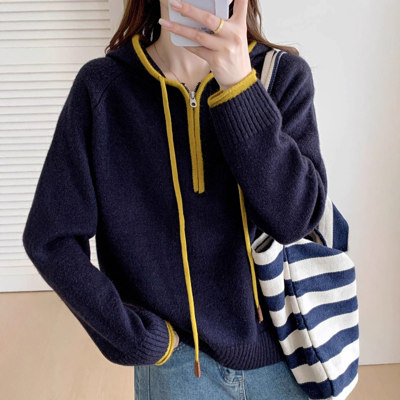 Koreai stílusú kapucnis fél-zip pulóver, lazán szabott, raglán ujjú, kötött kivitel, gyapjú‑keverék (juhgyapjú + poliészter + spandex)