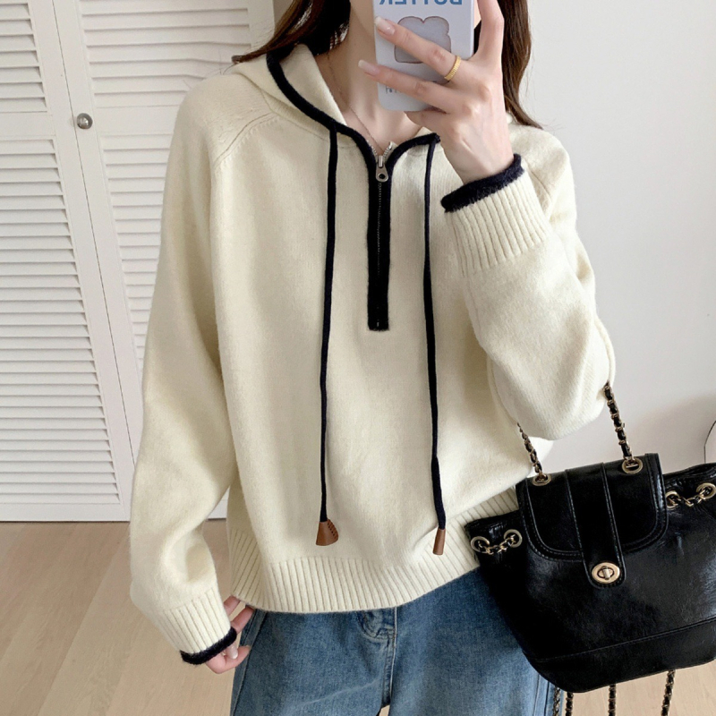 Koreai stílusú kapucnis fél-zip pulóver, lazán szabott, raglán ujjú, kötött kivitel, gyapjú‑keverék (juhgyapjú + poliészter + spandex)