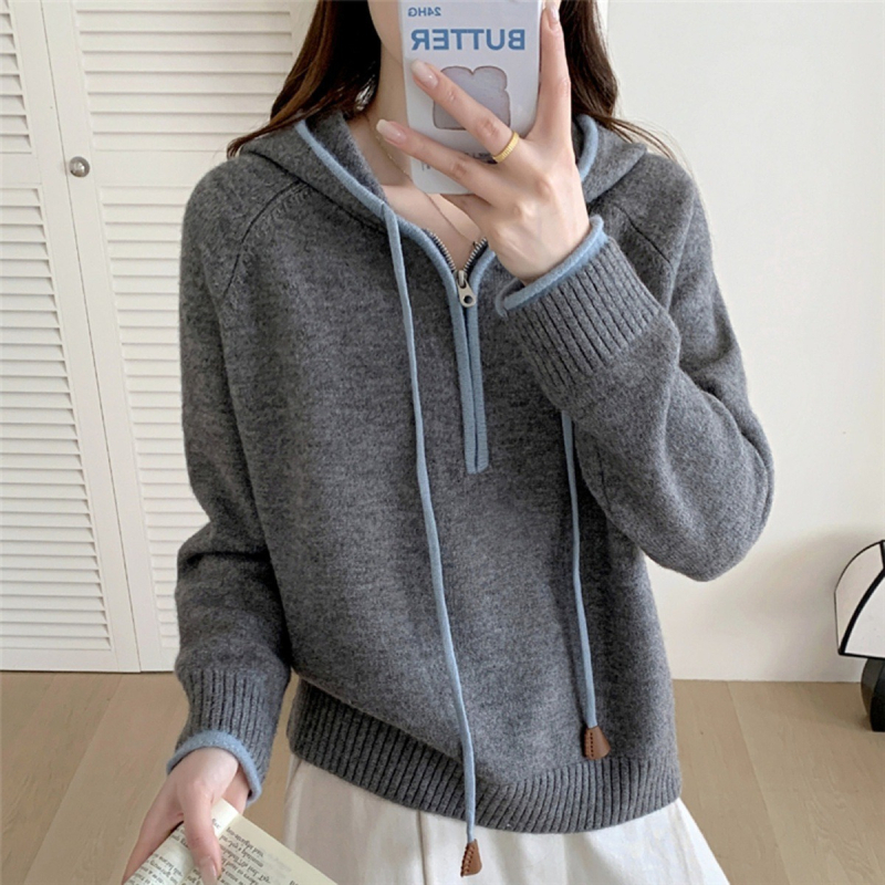 Koreai stílusú kapucnis fél-zip pulóver, lazán szabott, raglán ujjú, kötött kivitel, gyapjú‑keverék (juhgyapjú + poliészter + spandex)