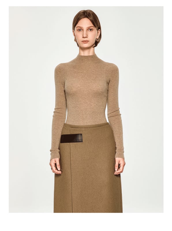 Дамски пуловер от кашмирено-вълнена смес, с висока яка, елегантно прилепнал силует, дълги ръкави, дължина 50–65 см