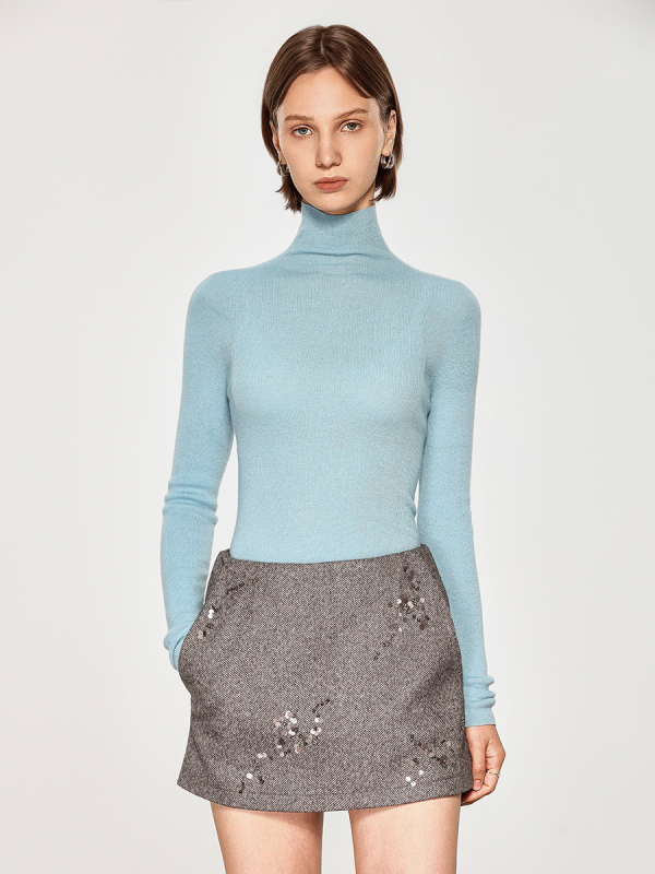 Дамски пуловер от кашмирено-вълнена смес, с висока яка, елегантно прилепнал силует, дълги ръкави, дължина 50–65 см