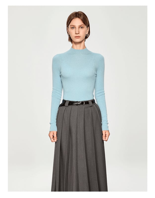 Дамски пуловер от кашмирено-вълнена смес, с висока яка, елегантно прилепнал силует, дълги ръкави, дължина 50–65 см