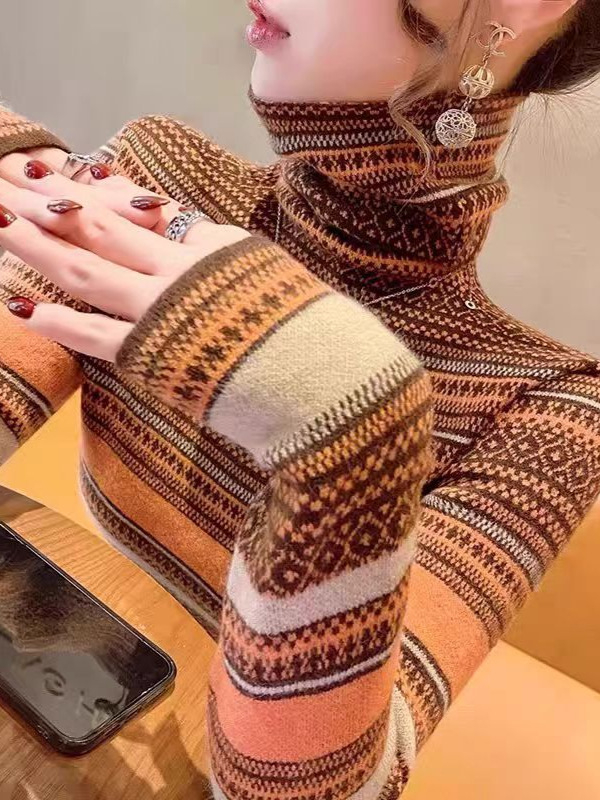 Pulover od ovčje vune, visokog ovratnika, uski kroj, dugi rukavi