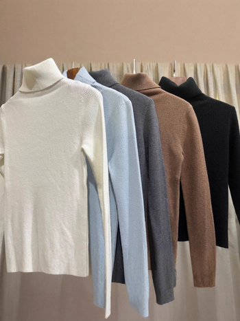 Pulover od cashmere-modal pletene, s visokim ovratnikom, dugim rukavima, širokim krojem