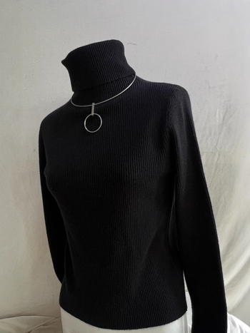 Pulover od cashmere-modal pletene, s visokim ovratnikom, dugim rukavima, širokim krojem