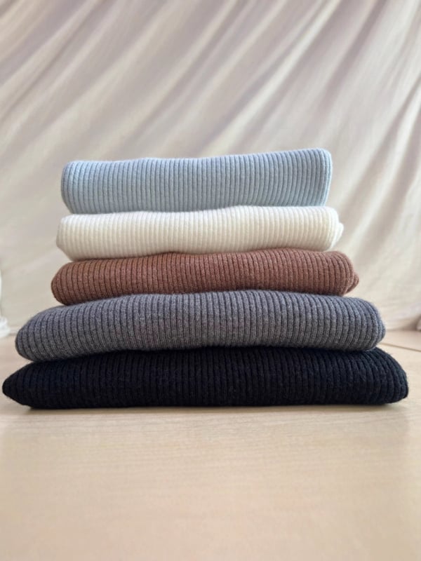 Pulover od cashmere-modal pletene, s visokim ovratnikom, dugim rukavima, širokim krojem