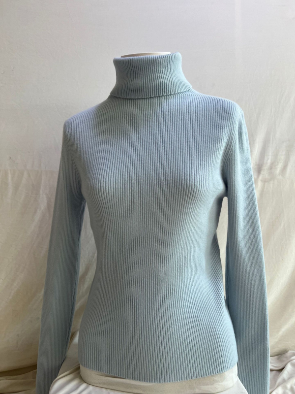 Pulover od cashmere-modal pletene, s visokim ovratnikom, dugim rukavima, širokim krojem