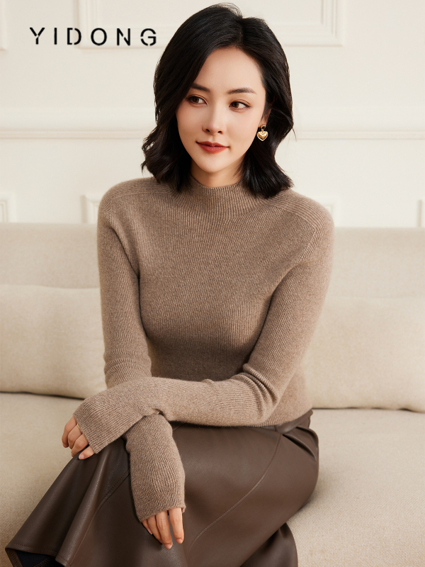 Дамски пуловер от чист кашмир, полувисока яка, 12-гайна рибена плетка, слим кройка, дълги ръкави