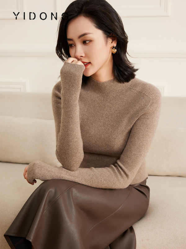 Дамски пуловер от чист кашмир, полувисока яка, 12-гайна рибена плетка, слим кройка, дълги ръкави