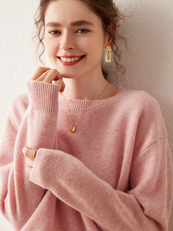 Дамски кашмиров пуловер със свободен силует, кръгло деколте, дълги ръкави, седемнишкова плетка