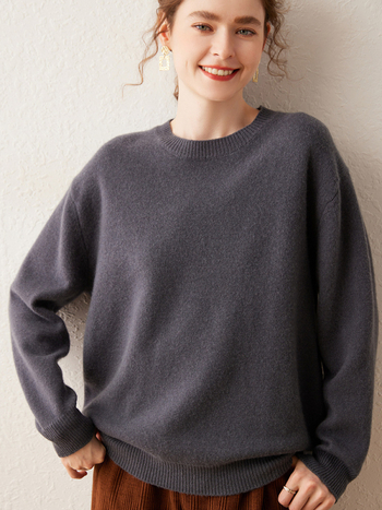 Дамски кашмиров пуловер със свободен силует, кръгло деколте, дълги ръкави, седемнишкова плетка