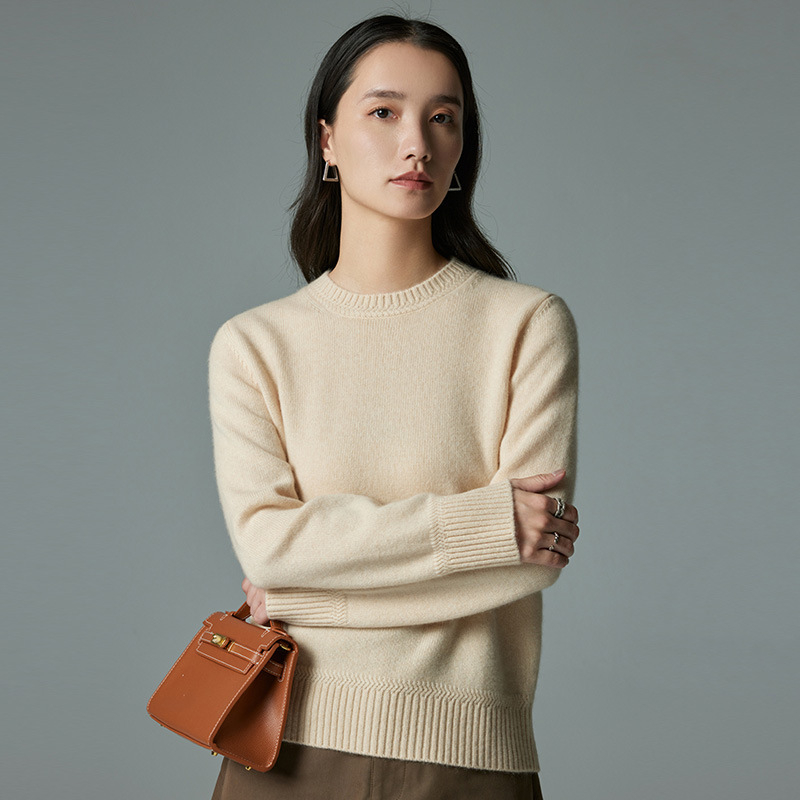 Pulover dama din cașmir, cu glugă, stil urban, mâneci lungi, tricot gros (Material: cașmir; Conținut: 30-50%; Stil: cu glugă, urban; Mâneci: lungi; Grosime: gros)