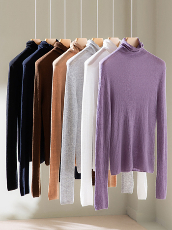 Pulover din cașmir fără cusături, guler înalt, croială slim, mâneci lungi, detalii patchwork; lungime normală 50–65 cm; cașmir 30–50%, mătase mulberry sub 30%; toamnă 2024