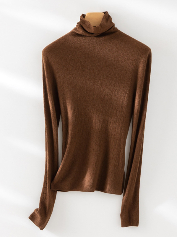 Pulover din cașmir fără cusături, guler înalt, croială slim, mâneci lungi, detalii patchwork; lungime normală 50–65 cm; cașmir 30–50%, mătase mulberry sub 30%; toamnă 2024