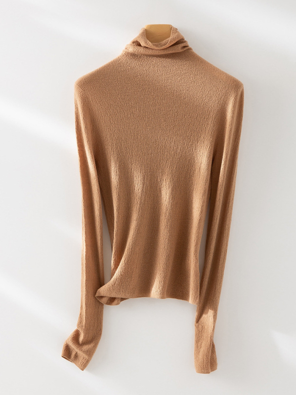 Pulover din cașmir fără cusături, guler înalt, croială slim, mâneci lungi, detalii patchwork; lungime normală 50–65 cm; cașmir 30–50%, mătase mulberry sub 30%; toamnă 2024