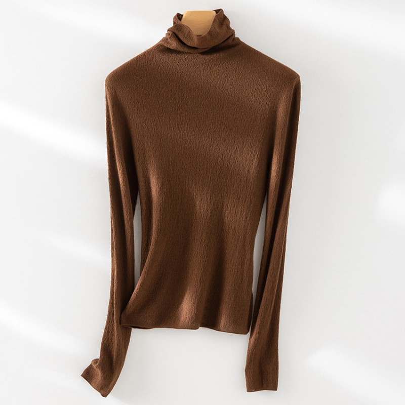 Pulover din cașmir fără cusături, guler înalt, croială slim, mâneci lungi, detalii patchwork; lungime normală 50–65 cm; cașmir 30–50%, mătase mulberry sub 30%; toamnă 2024