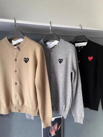 Japanski stil kašmir-blend pleteni kardigan za žene s motivom crvenog srca, V-izrez, dugi rukavi, proljeće 2025.