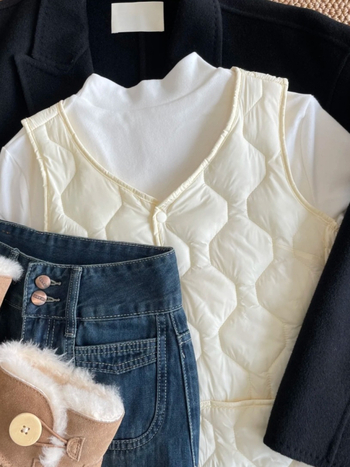 Ženski pamučni prsluk s punjenjem od down pamuka, flis podstava, V-izrez, kratka, uski kroj, dijamantni uzorak – za jesen i zimu