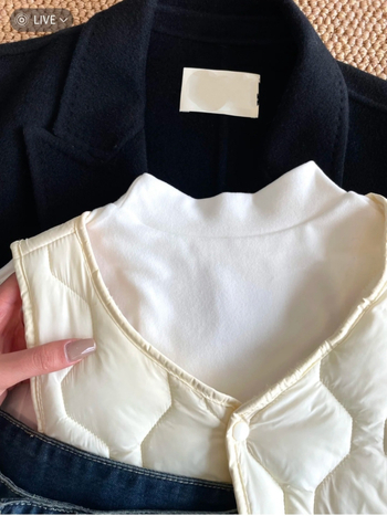 Ženski pamučni prsluk s punjenjem od down pamuka, flis podstava, V-izrez, kratka, uski kroj, dijamantni uzorak – za jesen i zimu